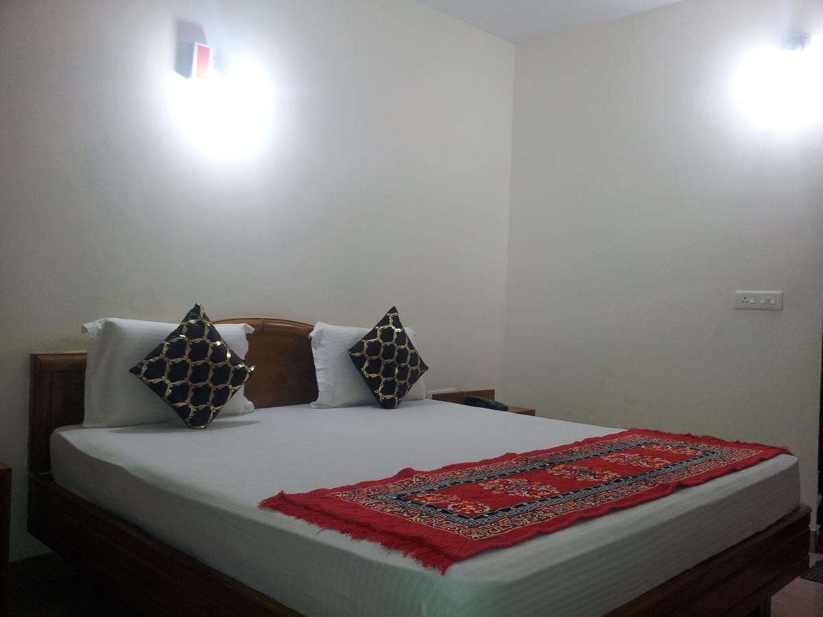 Hotel M J Residency Puri Exterior foto