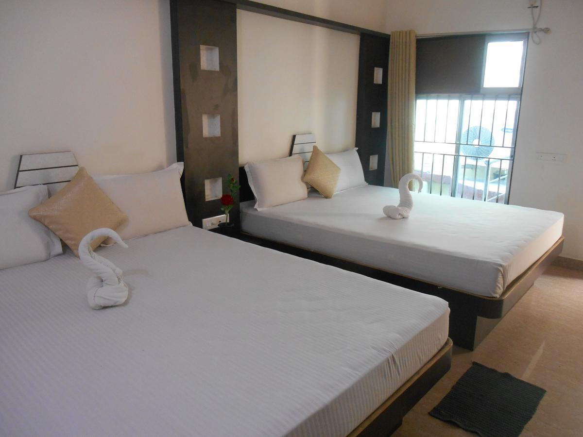 Hotel M J Residency Puri Exterior foto
