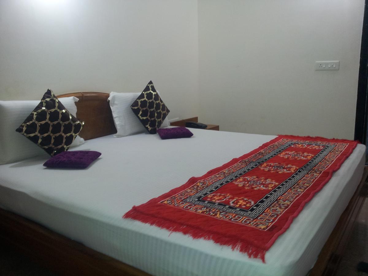 Hotel M J Residency Puri Exterior foto